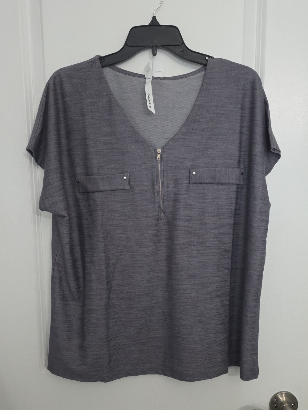 NY Collection Gray V-Neck Short Sleeve Zip Front Blouse